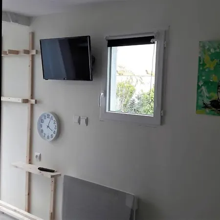 Maisonnette A 100 M De Tarbes Sud